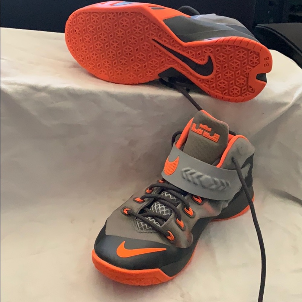 lebron James shoes, like new, only worn once